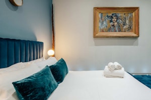 Courtly & Cosy image 3