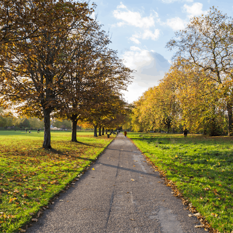 Stay in Knightsbridge and walk to Hyde Park in around five minutes
