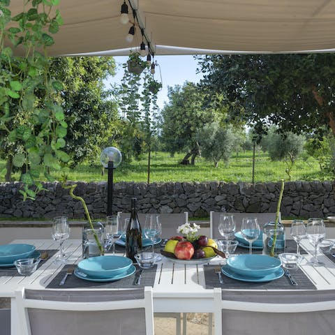 Organise delicious alfresco meals in the dining area, surrounded by gorgeous greenery 