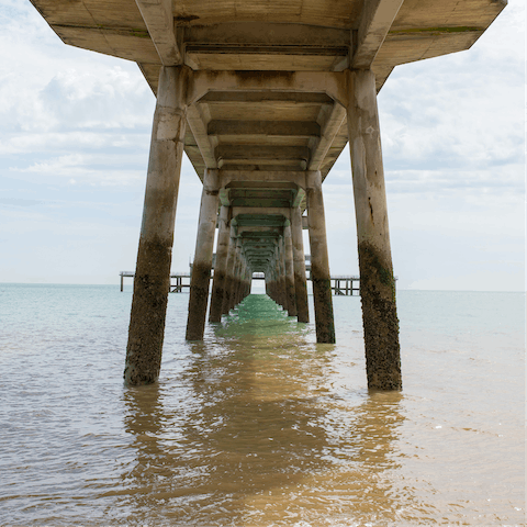 Walk fifteen minutes to Deal for lunch on the pier