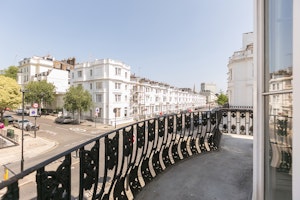Stucco Splendour image 6