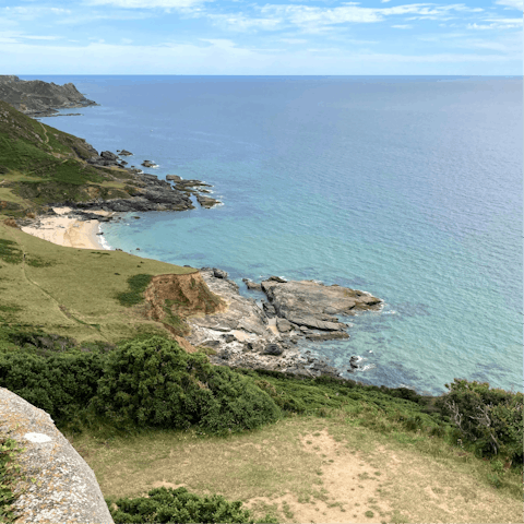 Follow beautiful hiking trails along the coast of Salcombe