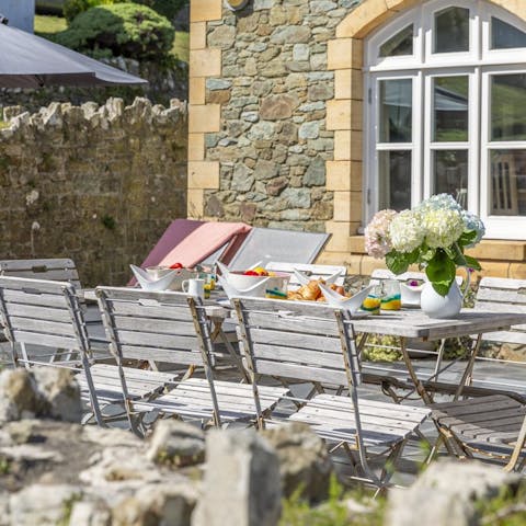 Make the most of the fresh sea air with meals outdoors 