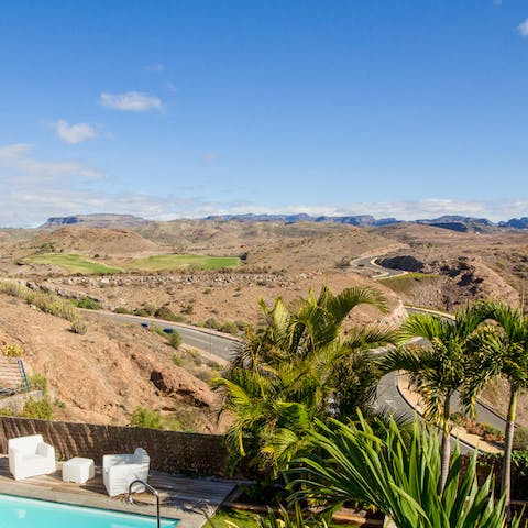 Admire the stunning Gran Canaria location