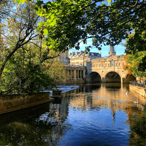 Enjoy the pretty peacefulness of Pulteney Bridge