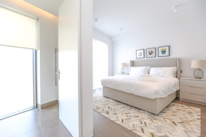 The White Apartment image 7