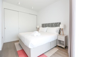 The White Apartment image 5