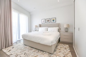 The White Apartment image 4