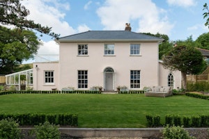 The Ambassador's Retreat image 2