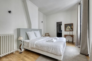 The Parisian Light image 5