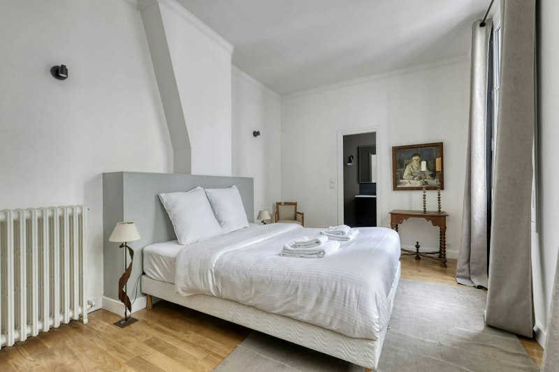 The Parisian Light additional image