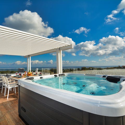 Enjoy the bubbles from the jacuzzi 