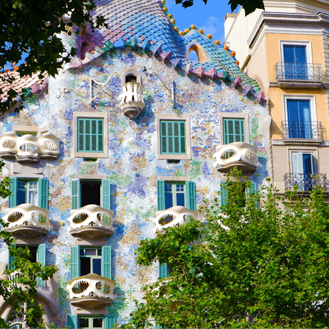 Discover Gaudí’s masterpiece, Casa Batlló – only a ten–minute walk away