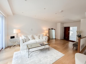 Notting Hill Jewel image 1