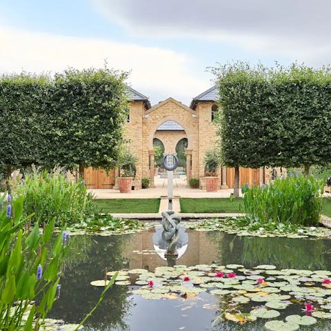 Wander the five acres of landscaped gardens, admiring the statues, ponds and topiary