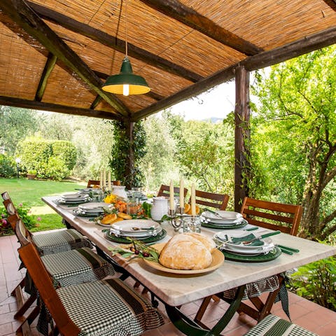 Dine surrounded by greenery in the garden