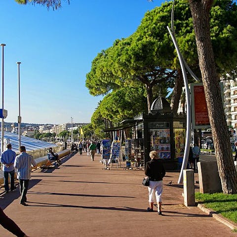 Spend a day at the coast – La Croisette is just twenty minutes walk away 