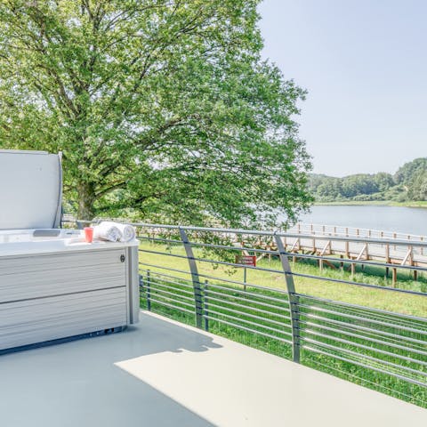 Savour beautiful views of the lake whilst relaxing in the jacuzzi