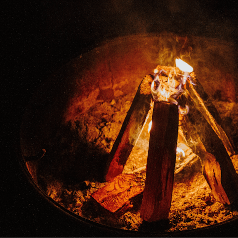 Huddle around the fire-pit and roast marshmallows under the stars