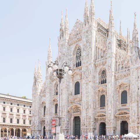 Explore all of Milan from your doorstep – the Duomo is a fifteen-minute walk away