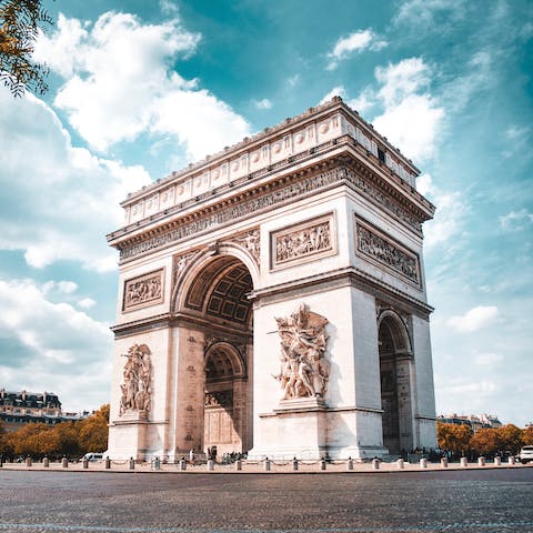 Discover the Arc de Triomphe and the monument's rich history