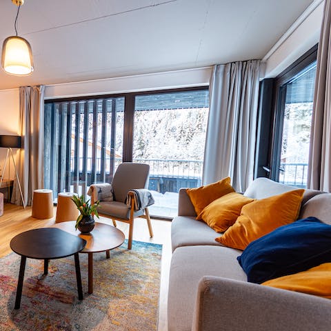 Relax in the living area after a day hiking or on the slopes