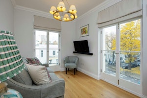 One Residence image 10