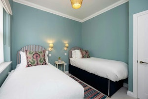 One Residence image 9