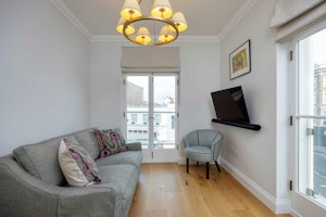 One Residence image 1