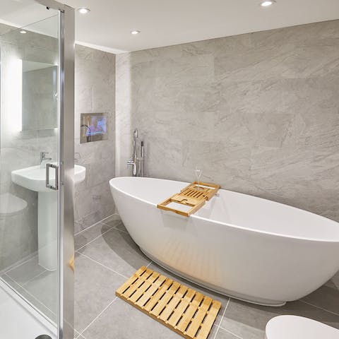 Relax with a dreamy bubble bath as you sip a glass of wine in this freestanding tub