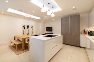 Elegant Belgravia image 13