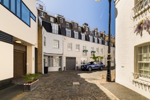 Elegant Belgravia image 11