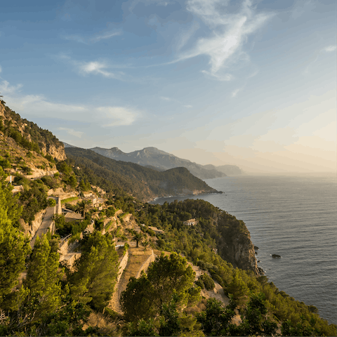 Discover Mallorca's awe-inspiring natural beauty from your rural base in Selva