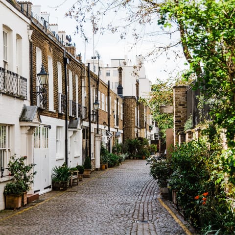 Take a stroll through the pretty streets of Fulham and Chelsea,about a twenty-minute walk from the house