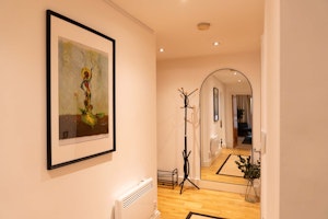 The Jewel of London image 2