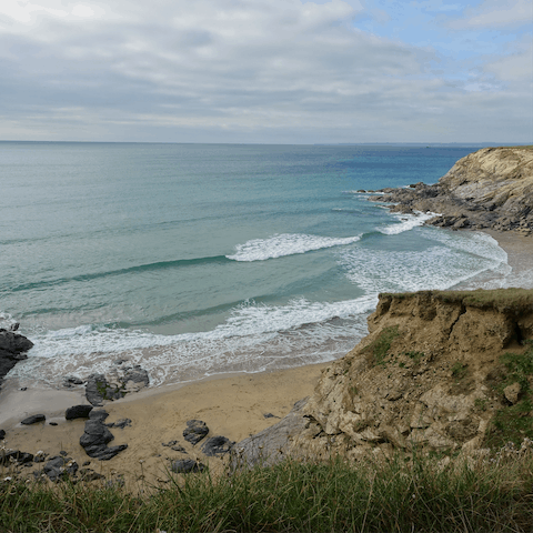 Drive to the Cornish coast in minutes to discover rugged cliff walks and sandy beaches