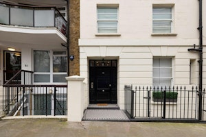 London Hues image 9