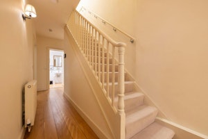 London Hues image 7