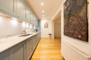 London Hues image 6
