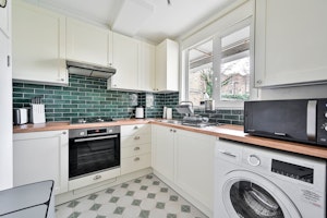 Islington Air image 15