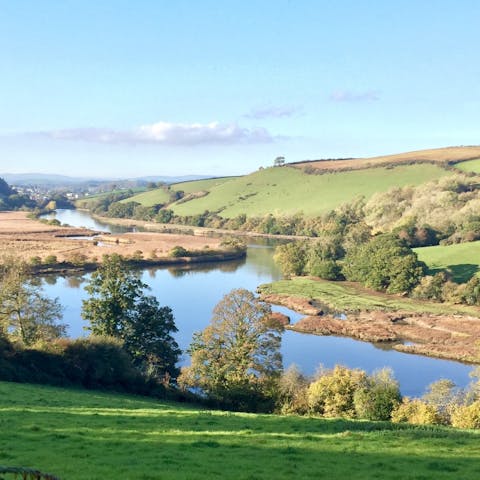Wake up to the view of River Dart, with Waterhead Creek only a five–minute walk away