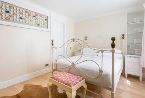 Montagues & Capulets image 12