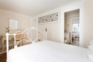 Montagues & Capulets image 11