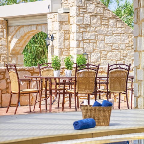 Dine alfresco on Greek salads and kleftikos at the outdoor dining set