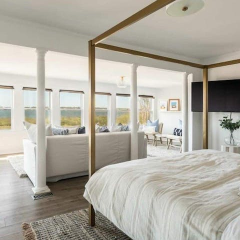 Wake up to lakefront views in the master suite