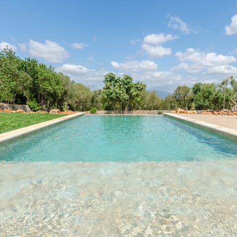 Guests loved spending time outdoors here, making use of the pool, barbecue and garden.
