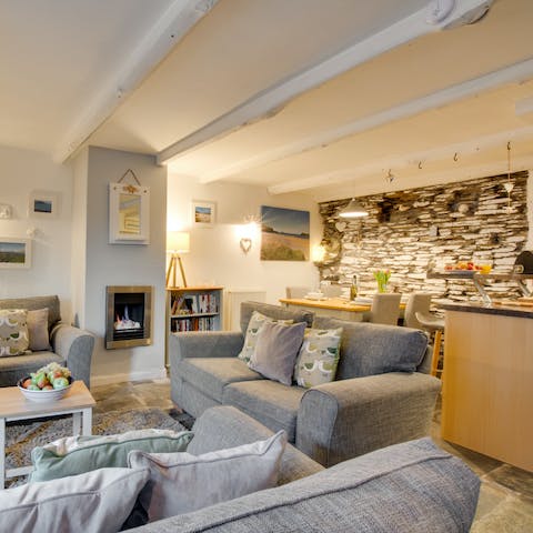Stone slate and ceiling beams for cosy Cornish living