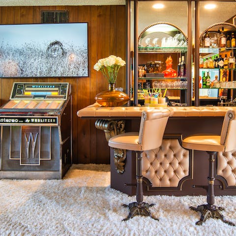 Mix a whiskey sour while grooving to tracks from the Wurlitzer jukebox