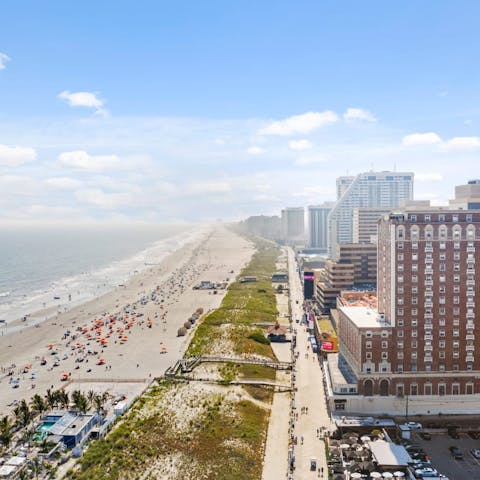 Stay in the heart of Atlantic City, with the vast sandy beach right on your doorstep