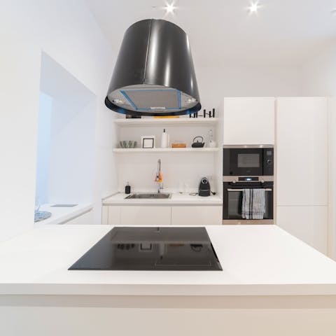 Try your hand whipping up your favourite Milanese dishes in the well-equipped kitchen